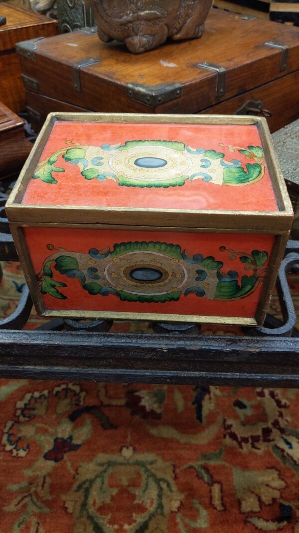 Vintage Peruvian Eglomise Painted Glass and Wood Box - Image 2