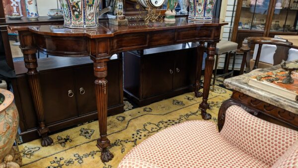 Reproduction English Regency Mahogany Hunt Table