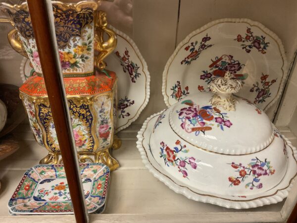 Eight Piece Set of English Chinoiserie Style Porcelain - Image 2