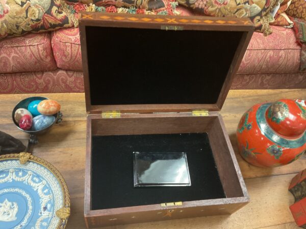 Mahogany Satinwood and Mother of Pearl Inlay Box - Image 2